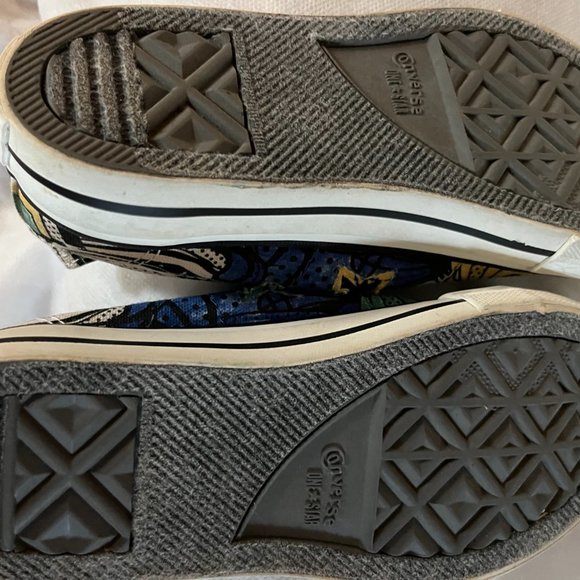 EUC CTAS ONE STAR kicks MULTI fun design (Jr. 3) KICKS - Picture 4 of 6